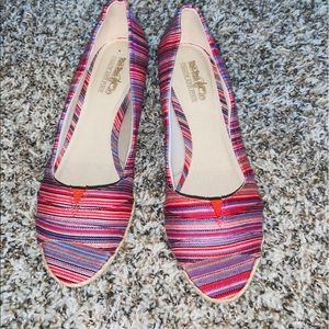 Couch and four wedge heels